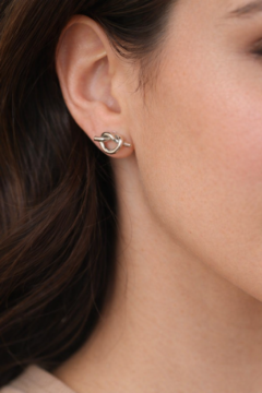 KNOT EARRING